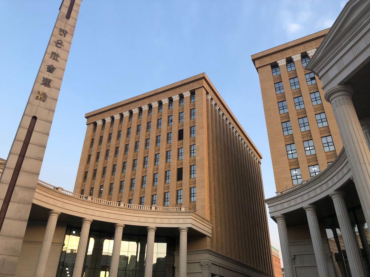 Take a walk on Kyung Hee campus with European architecture and cherry blossoms